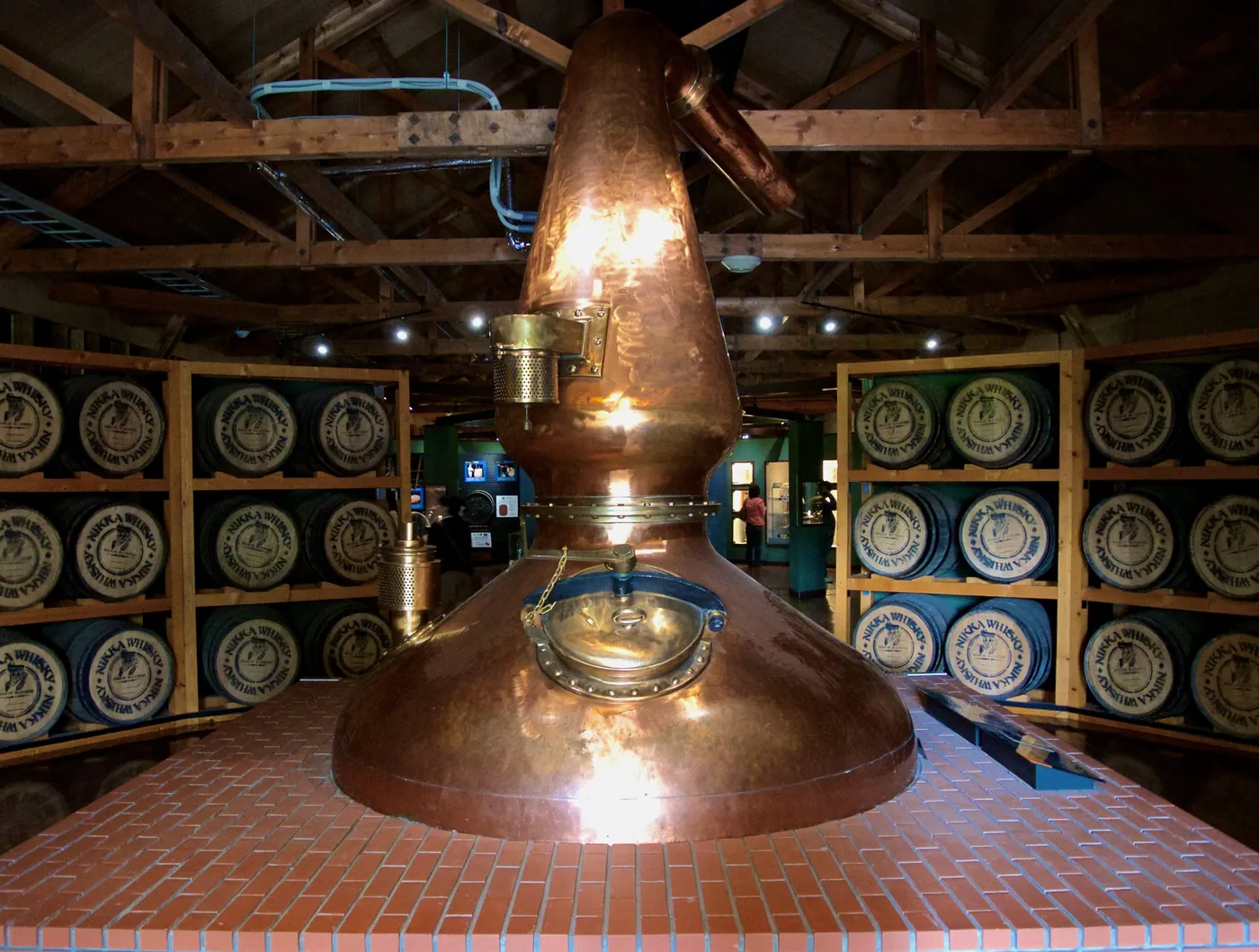 Nồi chưng cất đồng tại nhà máy whisky Nikka Yoichi, Hokkaido