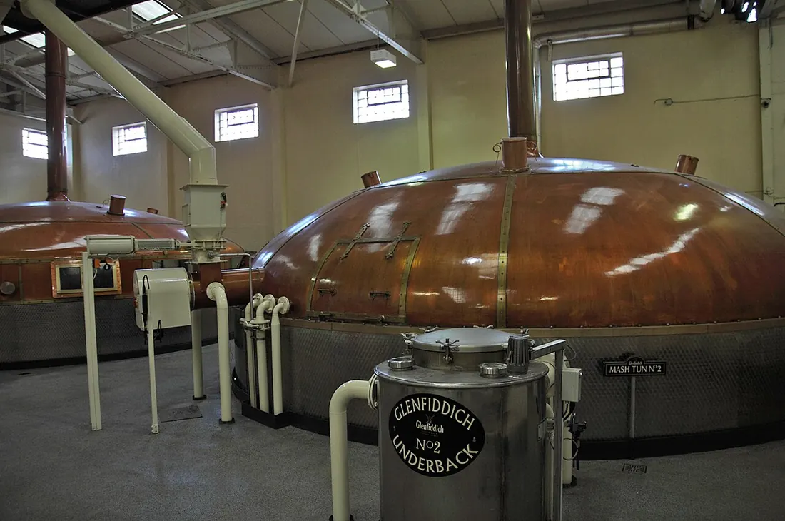 Nồi đường hoá mash tun bằng đồng tại nhà chưng cất Glenfiddich