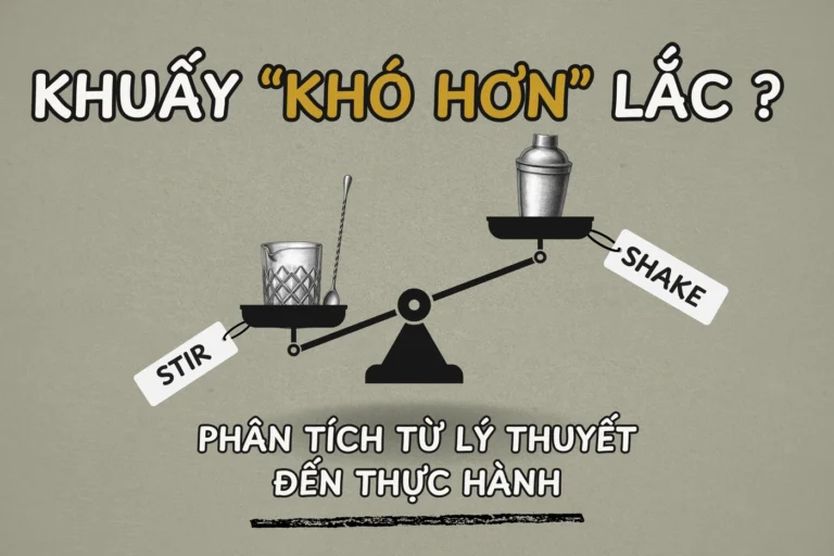 Minh hoạ cân thăng bằng so sánh khuấy và lắc cocktail: mixing glass bên trái nặng hơn bình lắc bên phải.